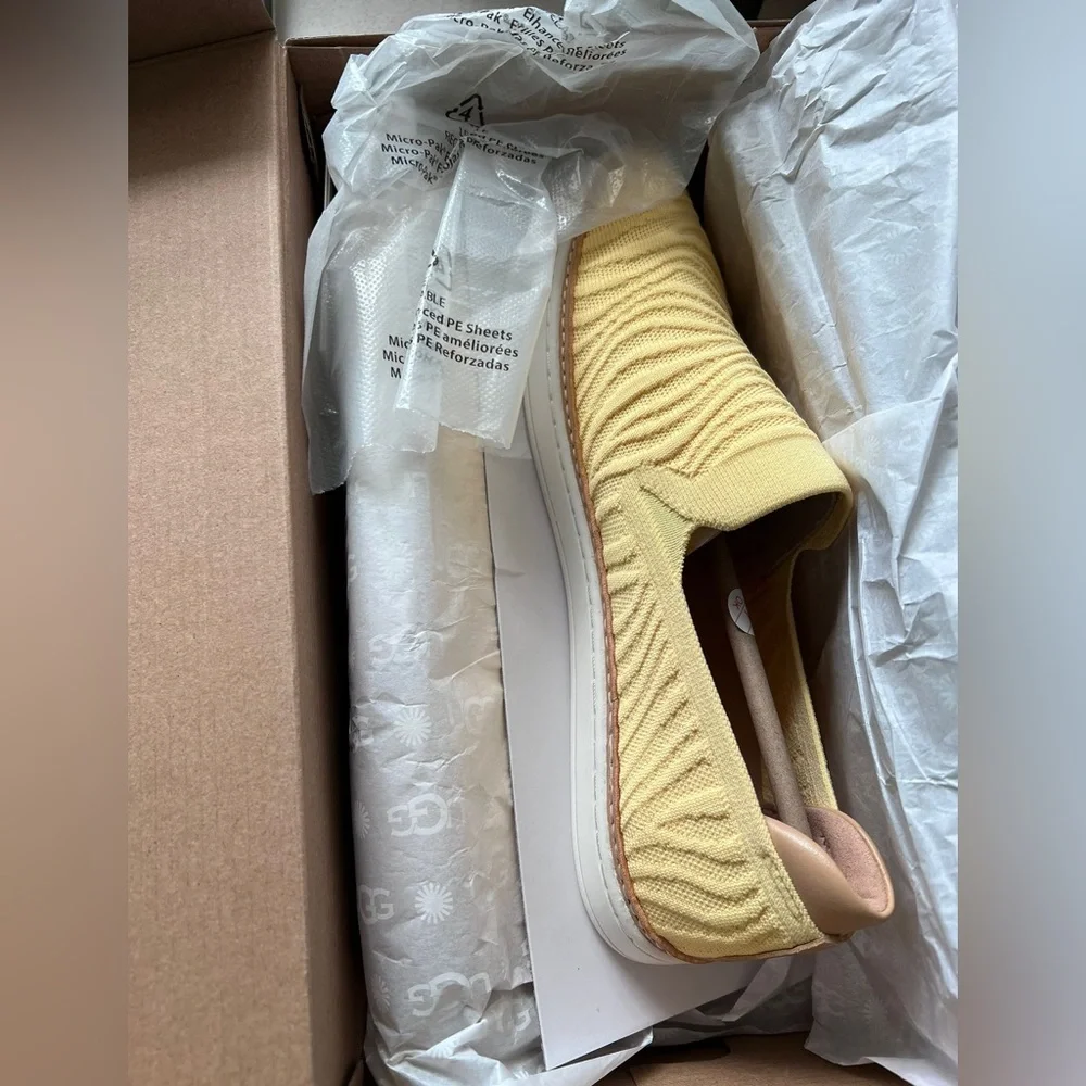 Ugg Sammy wavy sneakers size 10 - Picture 1 of 4